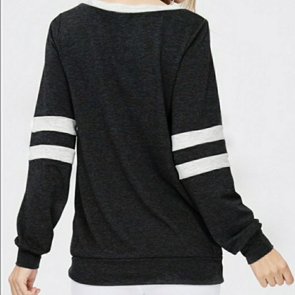 BEAUTIFUL SOFT BLACK SOLID KNIT SWEATER - Picture 3 of 5